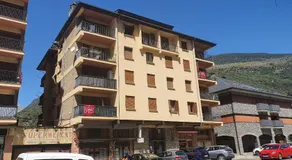 Xia Apartaments con acceso a piscina - Image 4