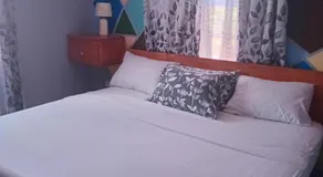 Love Den - Image 2
