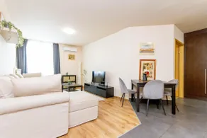 Modern Comfort in József Street with Parking by NW - Image 2