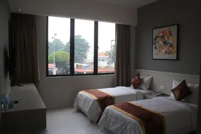 Aurora Hotel - Image 2