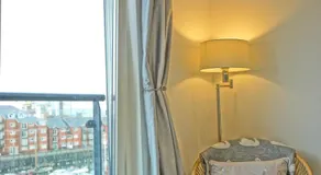 Elegant and Bright Seaside APT in Swansea Marina - Image 4