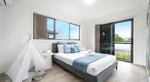 Entire home in Austral, Australia - Image 2