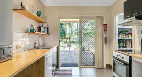 VIVID - Lake Macquarie Cosy House, heated pool, ev station, fireplace 1 hour from Sydney - Image 5