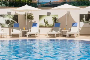 Aurasia Deluxe Hotel - Image 5
