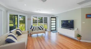Sunny Time - Light, Bright, Airy & Close To Beach - Image 2