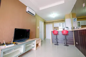 Spacious 2BR Apartment at The Lavande By Travelio - Image 3