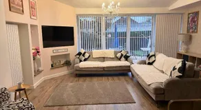 Stay solihull 5 mins to NEC and AIRPORT SLEEPS 5 contractor friendly 3 bathrooms driveway parking 3 - Image 2