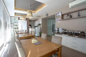 Life Emerald Hotel Surabaya - Image 3