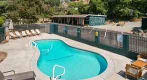 The Heather Sequoia Motel RM 4 - Image 4