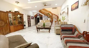 Metropolitan Serviced Villa - Image 3