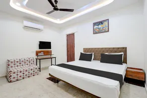 SPOT ON Hotel Lavish Inn - Image 2