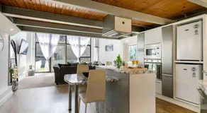 City Stay • 3 Ensuites • SunTerrace • Free Parking Pass the Keys - Image 4