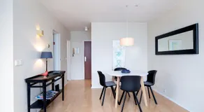 Overlooking the city, bright & cozy - Free Parking (A2) - Image 2