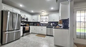 4BR Home - Central to University of Arkansas & Walmart HQ - I-49 Access - Image 3