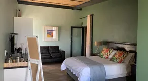 The Courtyard Guest House - Image 2