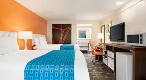 Dover Inn and Suites - Image 2