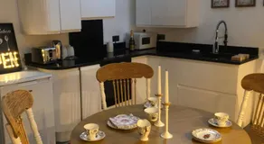lavender house - Image 3