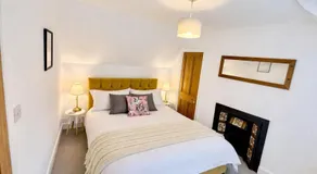 Secret City Cottage - Peaceful - Private Garden - Image 2