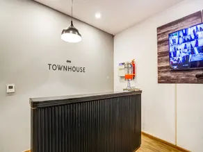 OYO Townhouse 380 Sector 19 Indiranagar Near Fun Republic Mall - Image 4