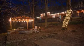 Peggers Cabin Luxury Rustic Tiny Cabin Spa - Image 4