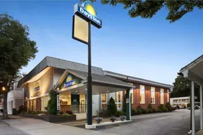 Days Inn by Wyndham Dover - Image 3
