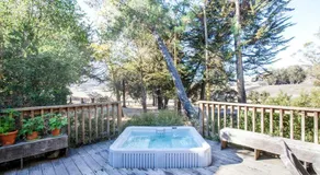 Antique Indonesian Teakwood Cottage for a Romantic Getaway in Petaluma, California - Image 4