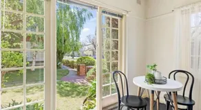 East Melbourne City Studio - Amazing Location & Sunny Charm - Image 3