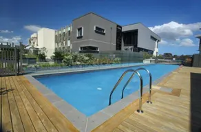 Azure Bliss - Luksus på vandet, adgang til poolen, udsigt til vandet, WiFi, stort dæk, gå til stranden - Image 4