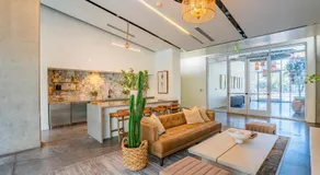 Lovely 1BD - Central Downtown - Gym, Pool, Parking - Image 3