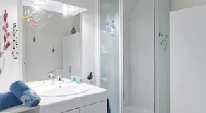 Chambre chez l'habitant - proche du centre - salle d'eau et WC privés - Image 2