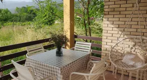 Green Cottage - Image 3