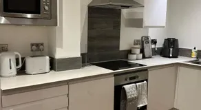 Stylish 2-Bed Apartment by Manchester City Cente - Image 4