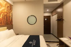 Starway Hotel Linyi University - Image 2