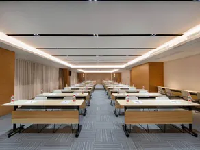 Country Inn & Suites by Radisson Wuhan Optics Valley Technology Convention and Exhibition Center - Image 2