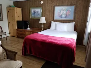 Spirit Lake Resort & Motel - Image 2