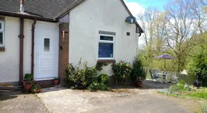 Hazler Lodge guest house - Image 5