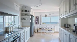 MAISON AVEC DES VUES INCROYABLES, SURPLOMBANT LA FESTIVAL DE SITGES - Image 3