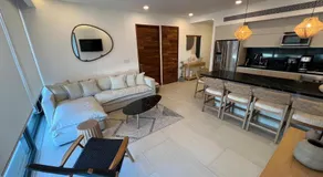 Exclusive and luxurious condo - Image 2