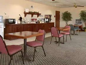 Super 8 by Wyndham Indianola - Image 5