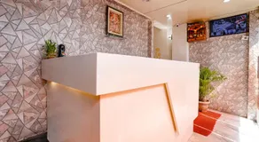 Glitz Hotels Priceless-Lokhandwala - Image 3