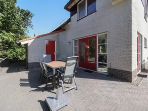 Thatched villa with bath in a holiday park - Image 5
