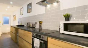 Modern 3 Bedroom Apartment with Convenient Parking by Property Promise - Image 4