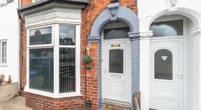 3 bedroom Shalom Sleeps 5 - Ideally Located in Hull- 2 Mins walk to Vibrant Newland Ave - Image 5