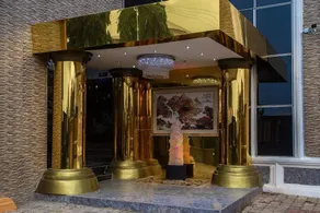 E-Luxe Suites Hotel - Image 5