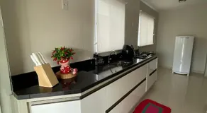 Apartamento em Poços - Varanda com Churrasqueira - Image 3