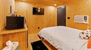 Unique*NEW*Hot Tub Studio*Mins to DT & PHX Airport - Image 2