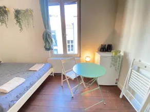 Charming street room in Antwerp - Image 3