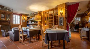 Hotel Petit Dahu - Chambres et Restaurant - Image 2