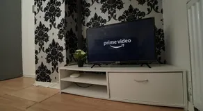 4 Bedroom House Sleeps 8 Free Parking & WiFi - Image 5