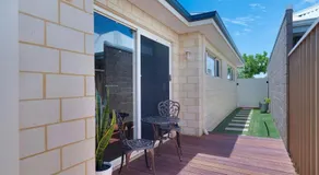 Premium Large Cosy Home with Private Pool - Image 5
